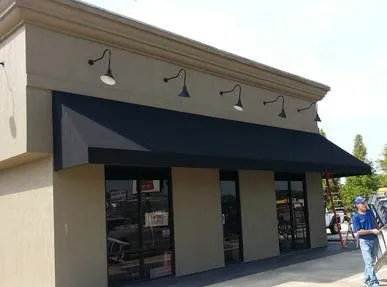 مظلات محلات ومعارض بالرياض – يبرز الواجهة ويحمي من الحرارة