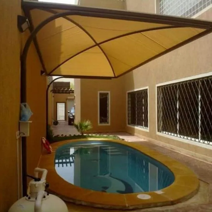 مظلات مسابح PVC وفلين وخشب صناعي – أيها أنسب لك؟ الرياض